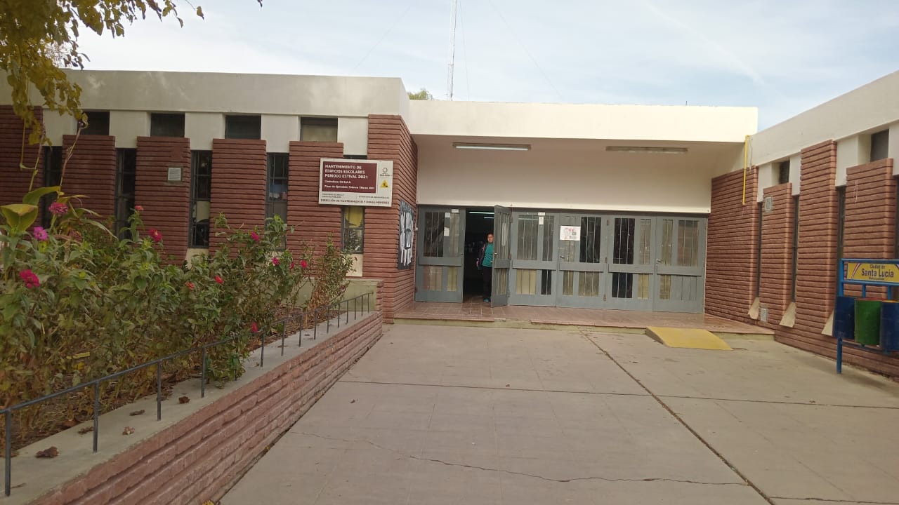 Una nueva amenaza de bomba en una escuela de Santa Lucía generó preocupación en Bomberos por las reiteradas llamadas