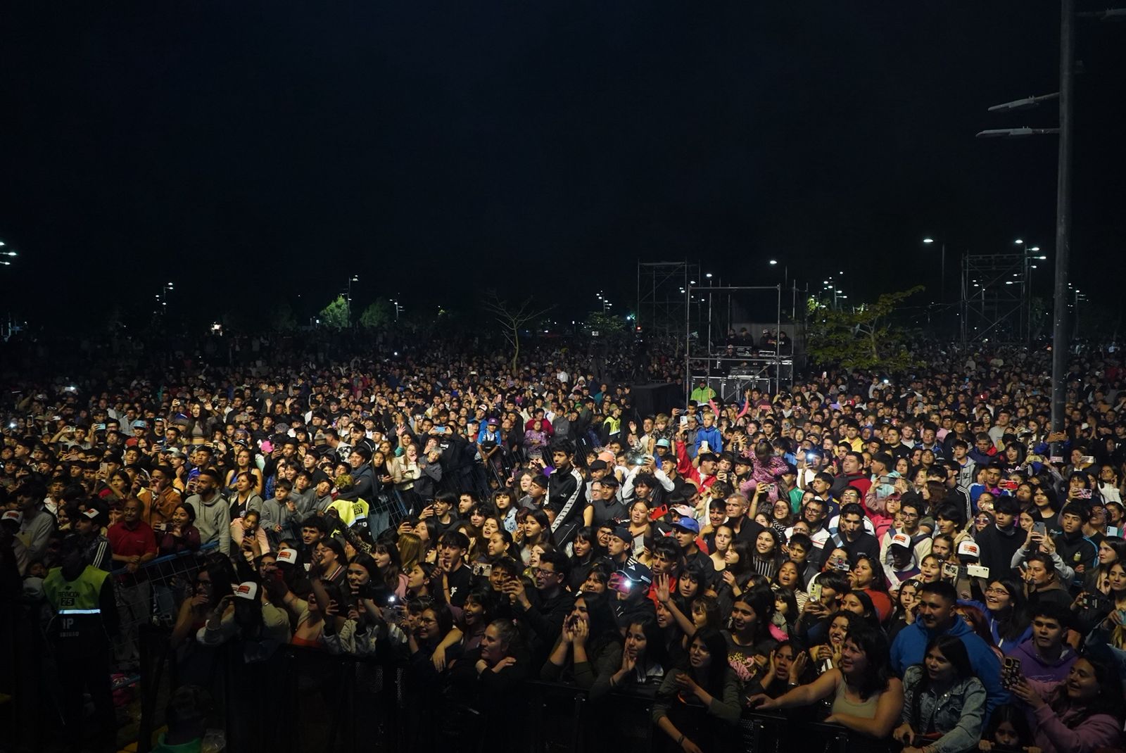 Casi 30 mil personas disfrutaron de una multitudinaria fiesta en el Parque