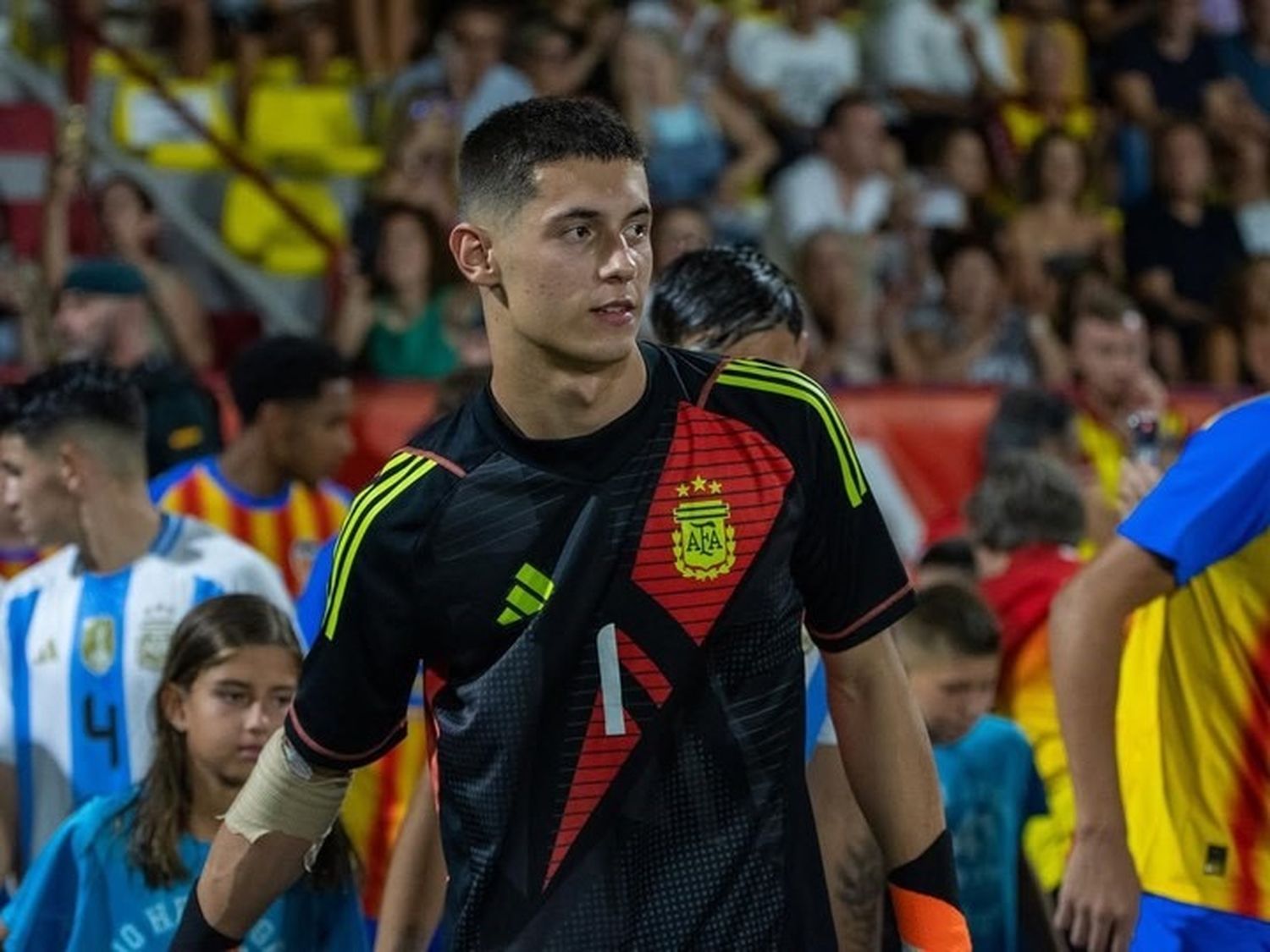 José Alberto Castelau el español que esta compartiendo esta Eliminatorias con la Scaloneta