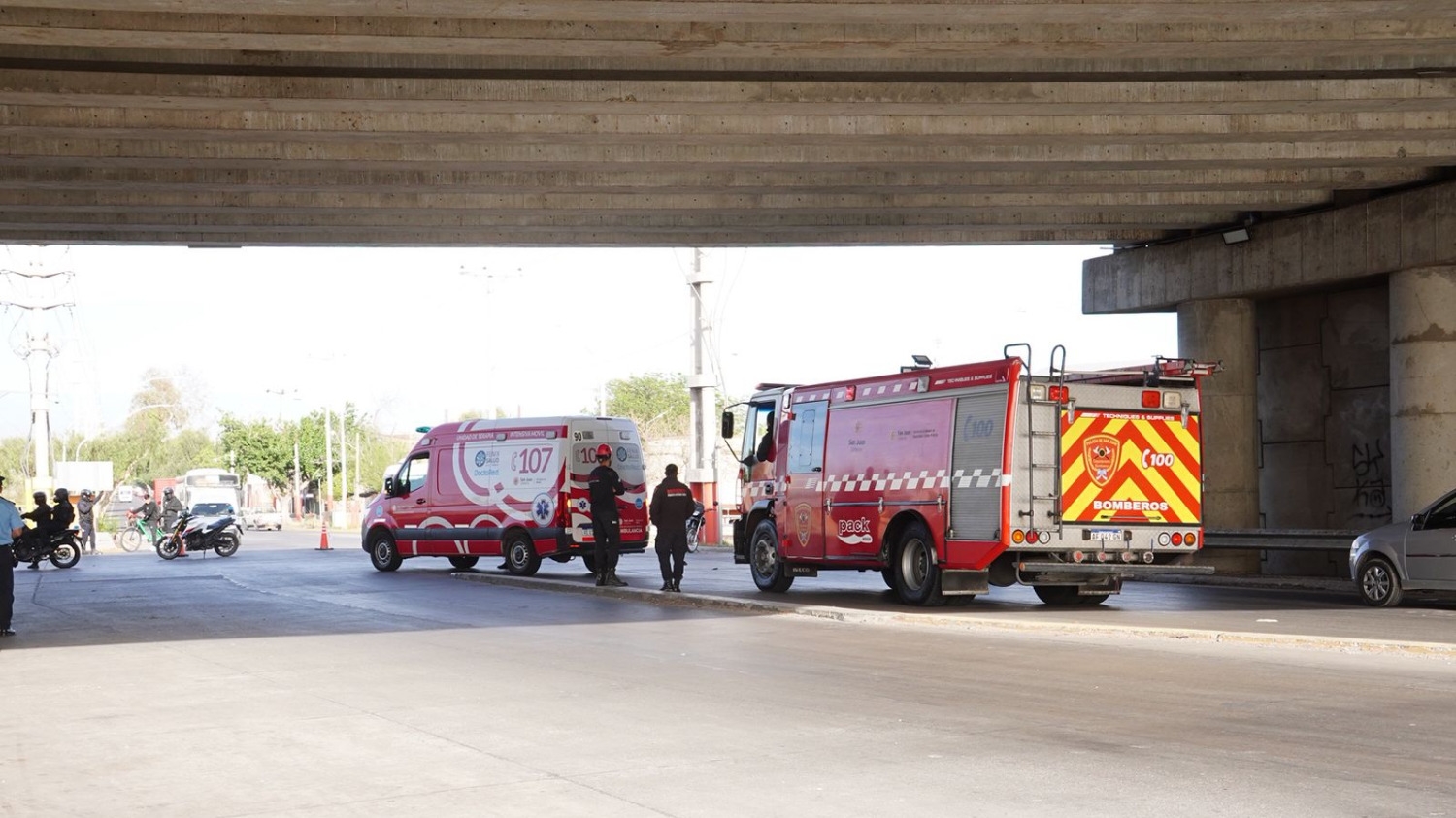 Un hombre se arrojó de un puente en Ruta 40 y Benavídez y fue trasladado al hospital