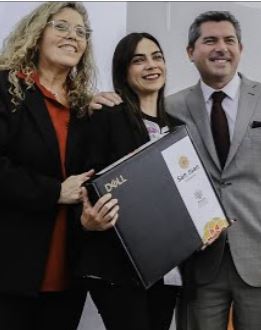 Comienza la entrega de notebooks a estudiantes de 5 y 6 grado