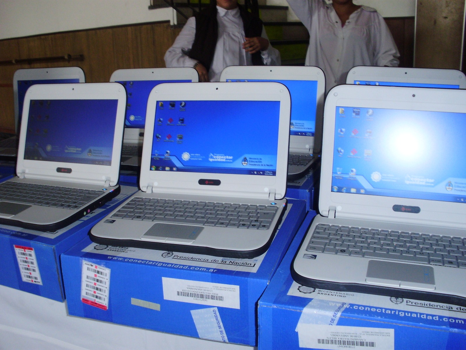 Alumnos de 5 grado y 2 año de secundaria recibirán netbooks en agosto