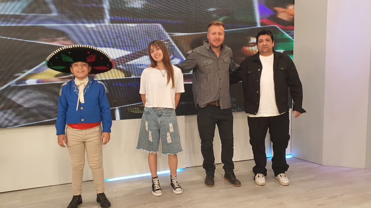 Talento y emoción en una noche de música y patín en La Ventana