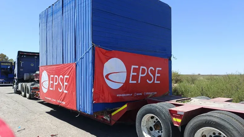 San Juan recibió la máquina clave para la producción de paneles solares del EPSE