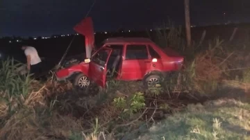 Peligroso vuelco en Pocito: el conductor de un auto perdió el control y debió ser hospitalizado