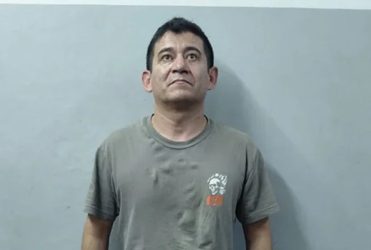 Un hombre golpeó de manera feroz a su pareja y quedó detenido en Rawson