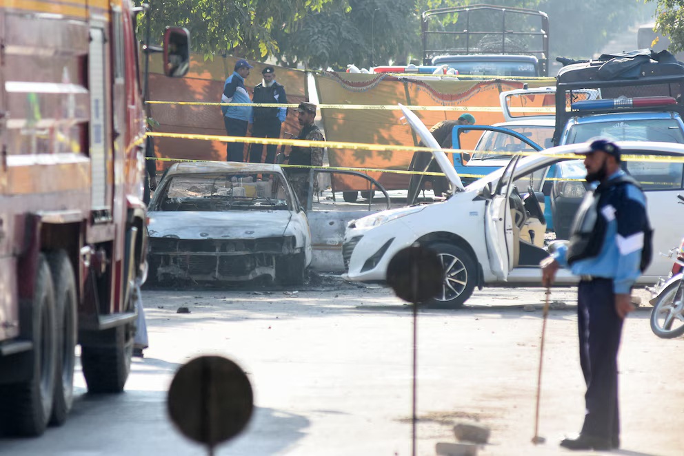 Al menos 12 muertos y 27 heridos tras un atentado suicida en la capital de Pakistán
