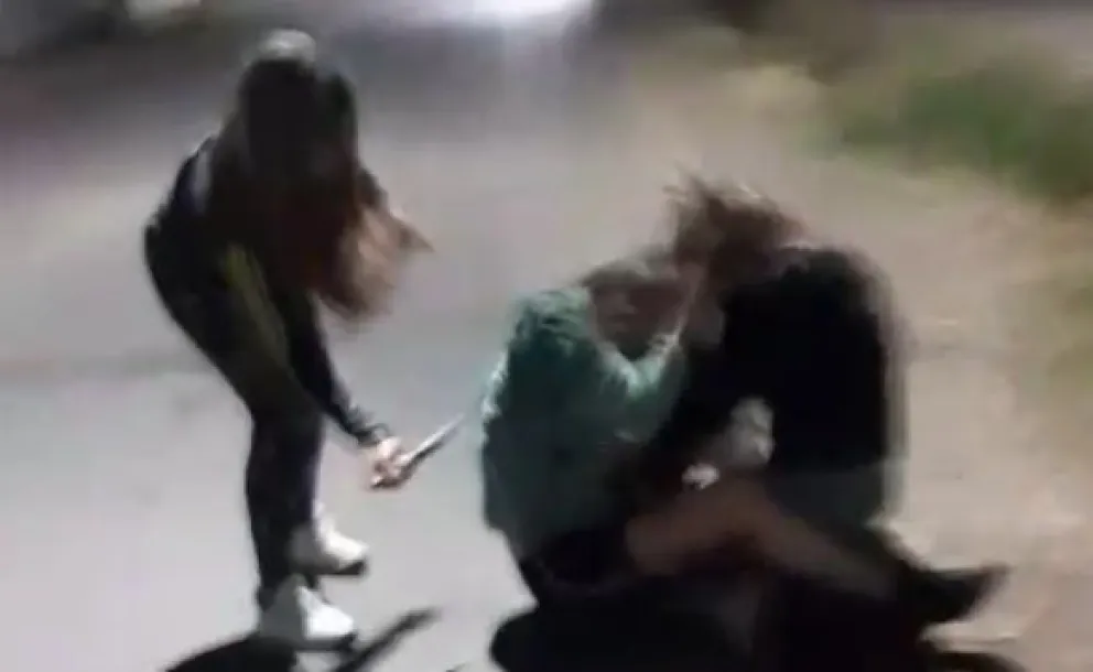 Una joven fue apuñalada en Rawson en una pelea callejera: una mujer de 21 años sería la autora del ataque