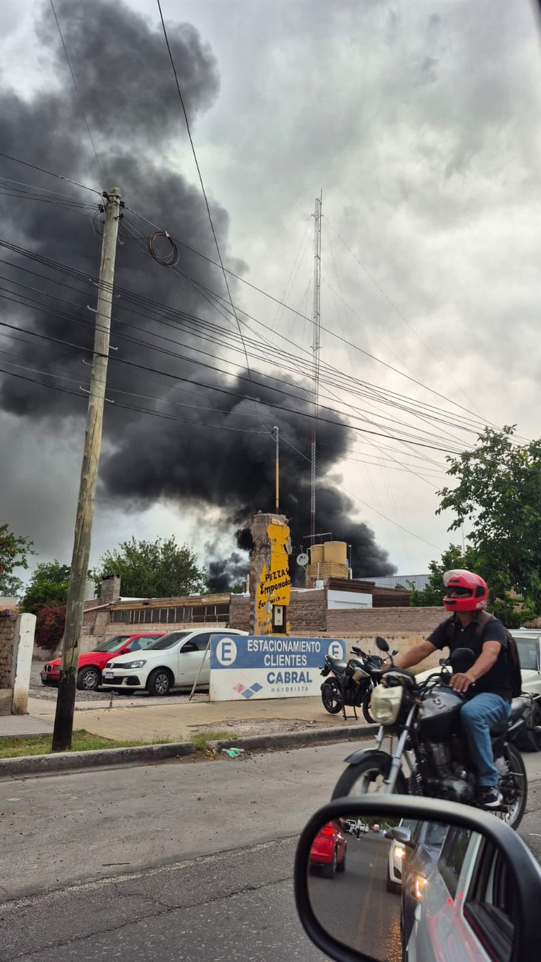 Un galpón textil se incendió en Rivadavia