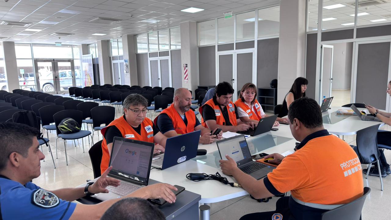 Salud: trabaja para mejorar y fortalecer acciones ante la emergencia