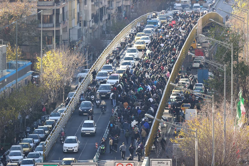 Inflación sin freno, protestas y cambio de funcionarios: el régimen de Irán enfrenta una de las peores crisis económica