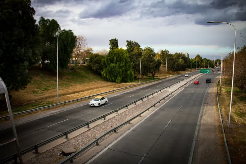 El gobernador Orrego ratificó que avanzará en la repavimentación de Avenida Circunvalación