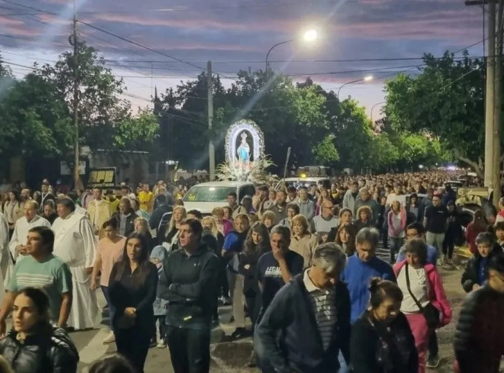 Miles de fieles participaron de la tradicional procesión por el Día de la Inmaculada Concepción