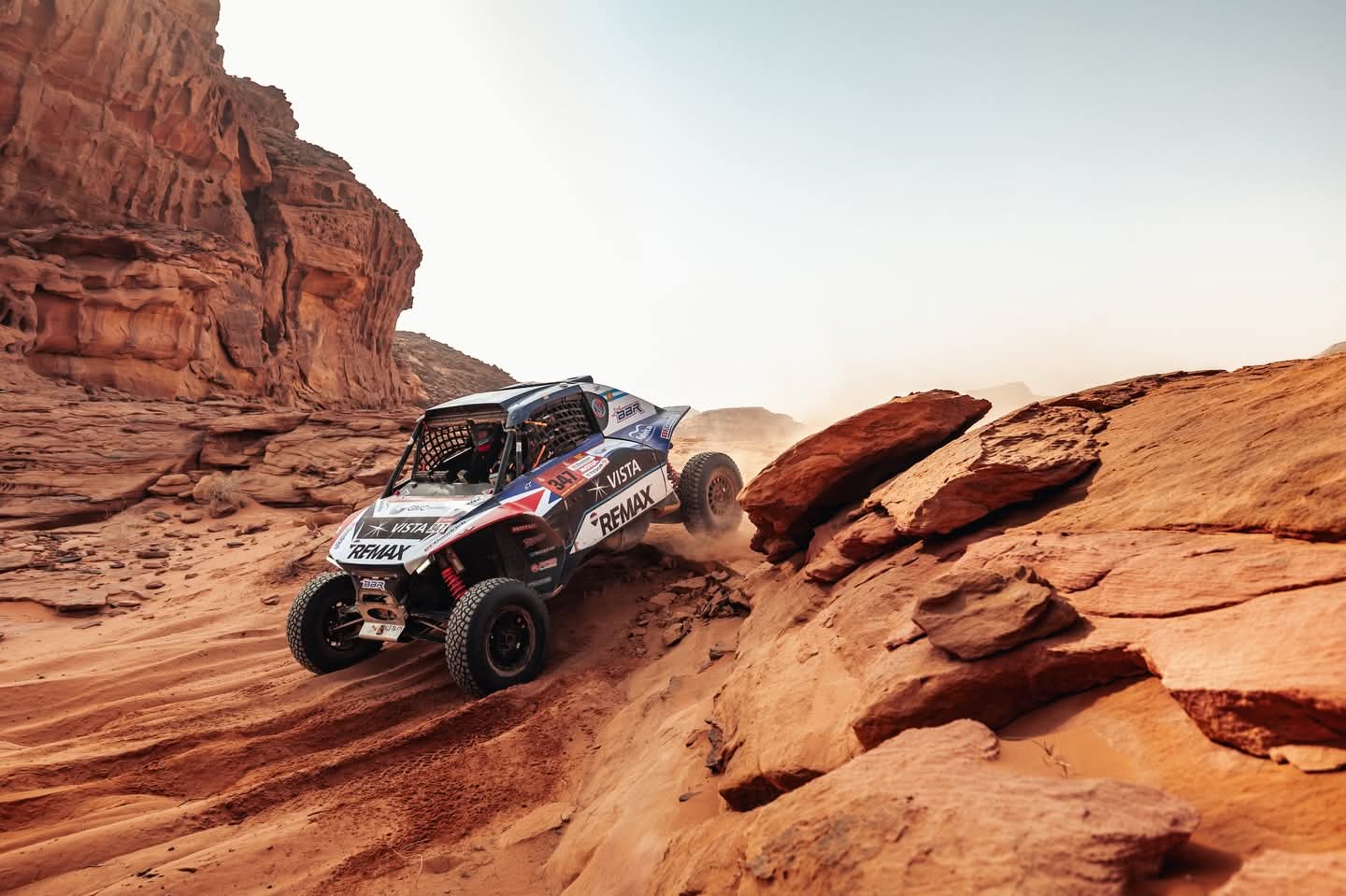 Sisterna y Benavides se metieron en el Top 10 del Dakar