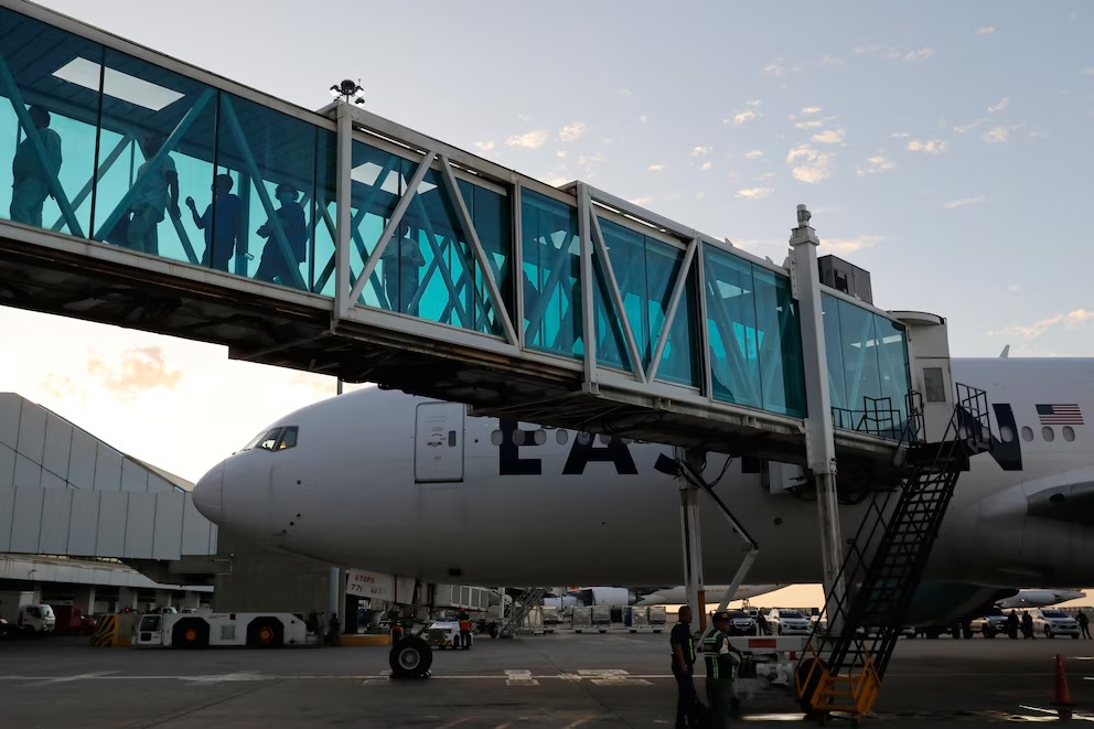 Llegó a Venezuela el primer vuelo con migrantes deportados desde EEUU tras la caída de Maduro