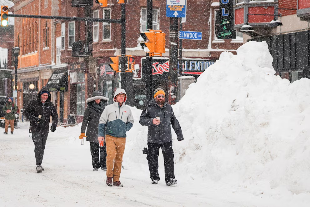 Nueva York declara el estado de emergencia ante fuerte tormenta de nieve y frío extremo