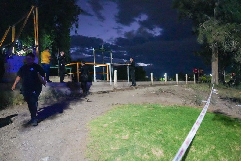 Desesperada búsqueda en el canal Benavídez por un niño arrastrado por la corriente