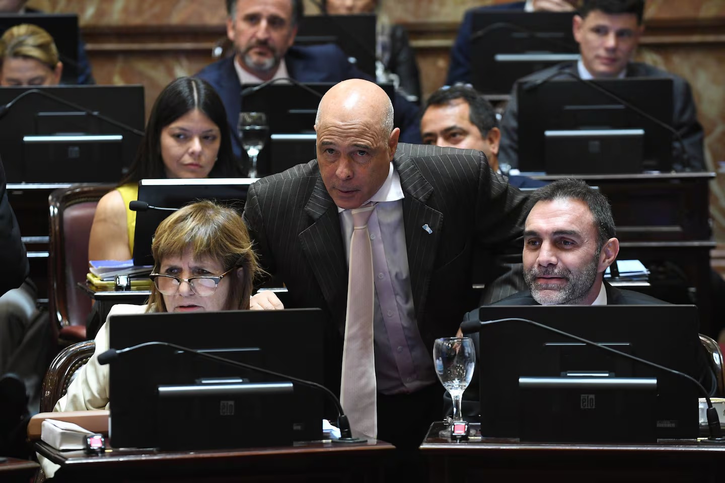 El oficialismo logró dictamen de la reforma laboral en el Senado y buscará aprobarla el próximo viernes