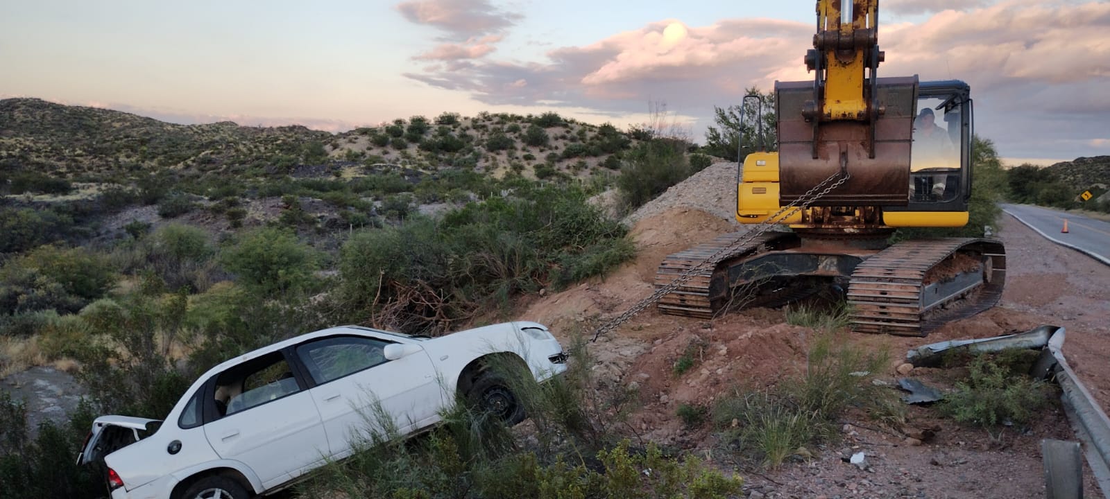 Una familia desbarrancó en Marayes y debió ser asistida por Vialidad Nacional