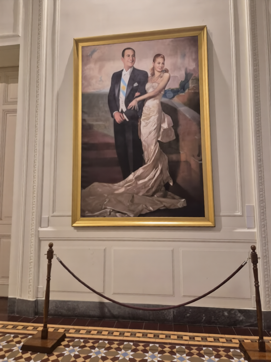 El Gobierno retiró un cuadro de Perón y Evita de Casa Rosada y evalúa poner uno de Messi