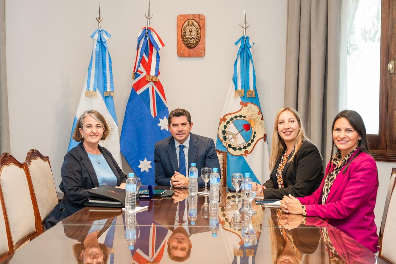 Orrego recibió a la embajadora de Australia quien destacó el potencial de cooperación minera