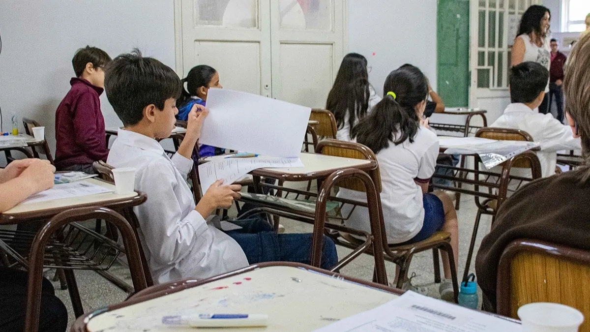 Padres de alumnos preuniversitarios denuncian pérdidas educativas por paros docentes y evalúan acciones legales
