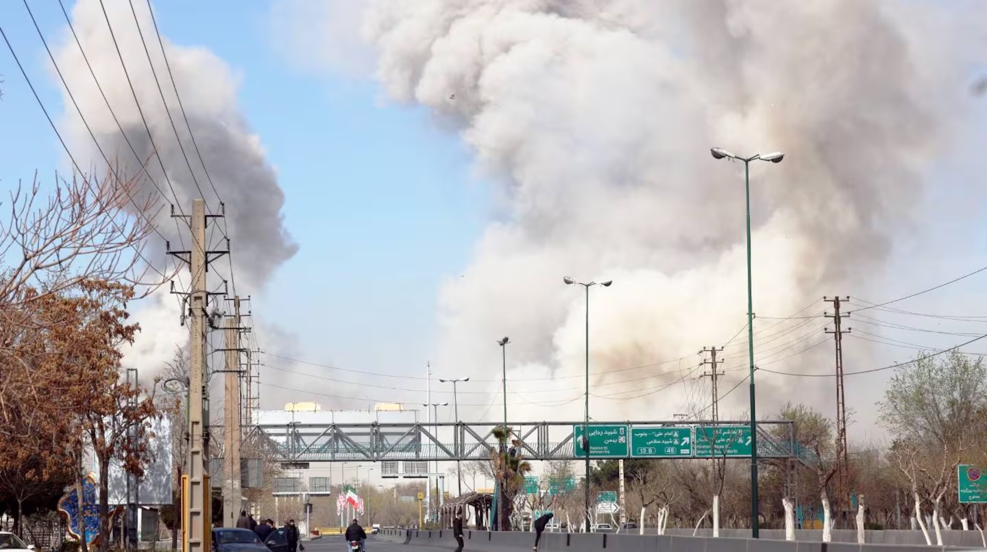 En una nueva serie de ataques, Israel bombardeó 40 objetivos estratégicos en Teherán