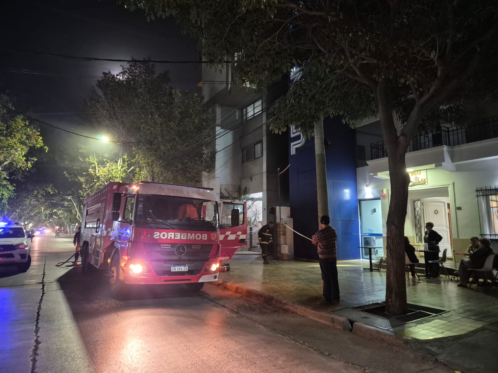 Un auto explotó en el subsuelo de un edificio en pleno centro: no hubo heridos