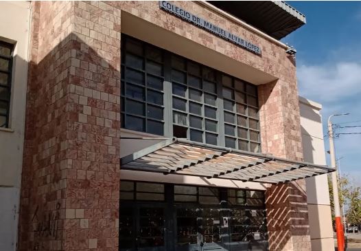 Chimbas: tres jóvenes atacaron a pedradas a colegio, presumen estaban drogados