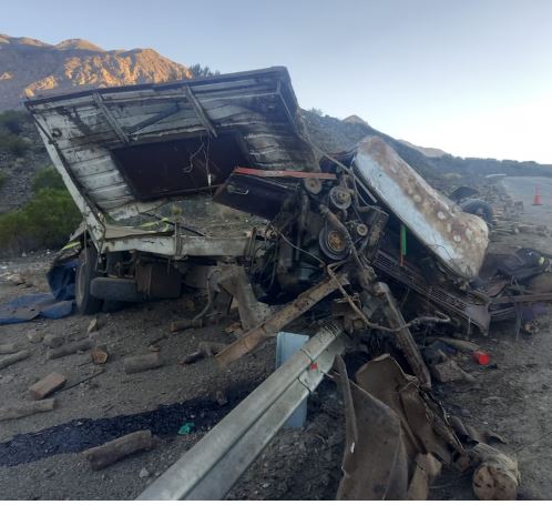 Calingasta: volcó camión, el conductor murió, su acompañate está  en grave estado