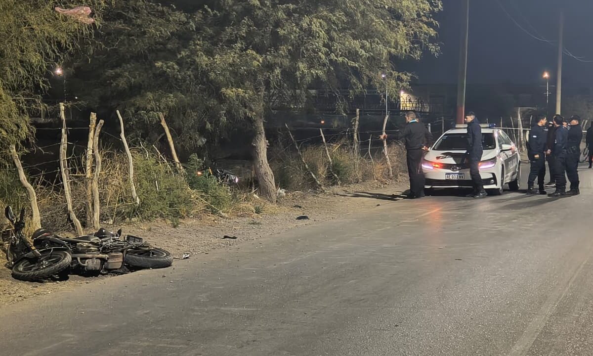 Tragedia vial en Chimbas: un motociclista murió en el acto tras un fuerte choque
