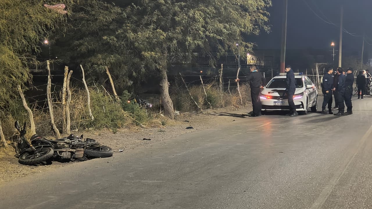 Tragedia vial en Chimbas: un motociclista murió en el acto tras un fuerte choque