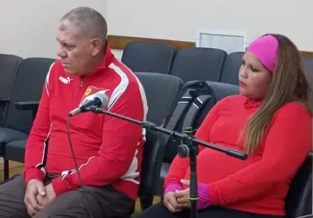 Condenan a madre y padrastro por golpear a sus hijos