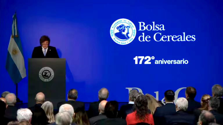 Javier Milei anunció una baja en las retenciones para el trigo, la cebada y la soja