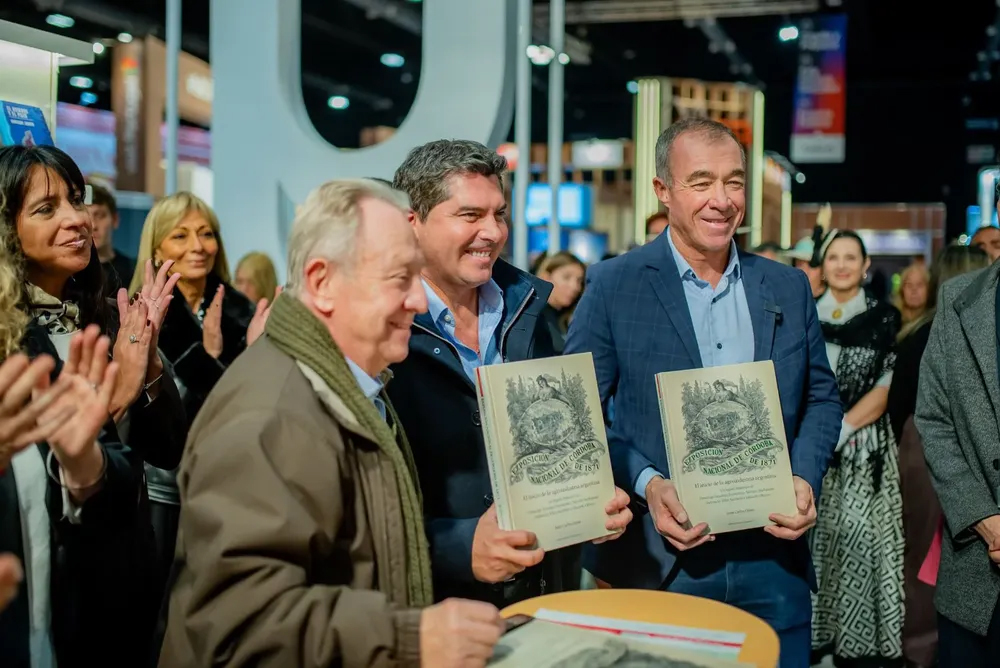 El gobernador Marcelo Orrego visitó la 50° edición de la Feria Internacional del Libro