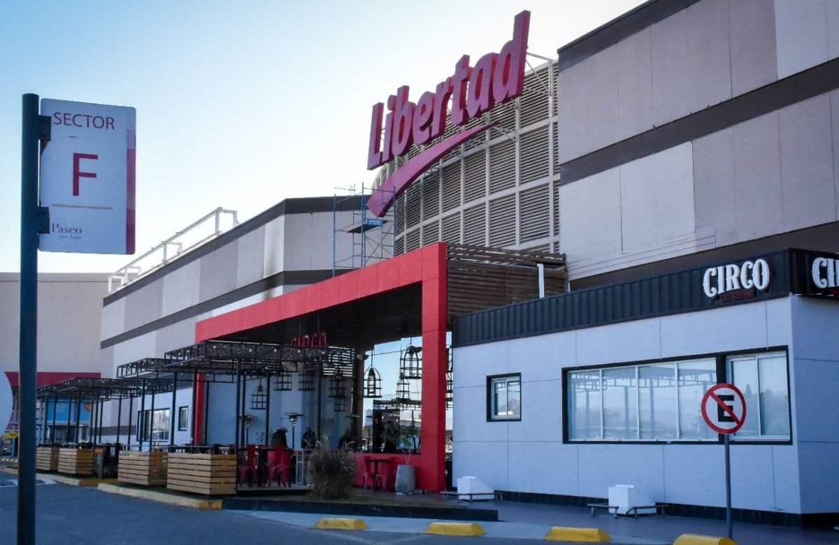Tras 27 años, el Hiper Libertad cerró y San Juan despidió a un símbolo de su historia comercial