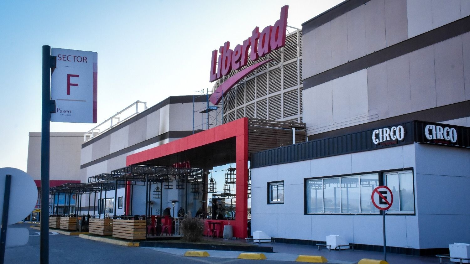Tras 27 años, el Hiper Libertad cerró y San Juan despidió a un símbolo de su historia comercial