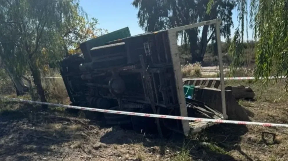 Vuelco fatal en Sarmiento: imputaron al camionero, pero seguirá en libertad