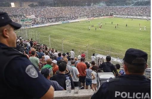 Crece la disputa entre facciones de la barra de San Martín