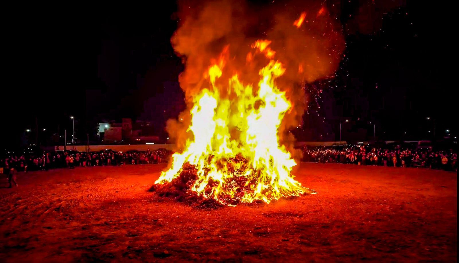 Una noche de fe, tradición y comunidad: gran fogata en honor a San Juan Bautista