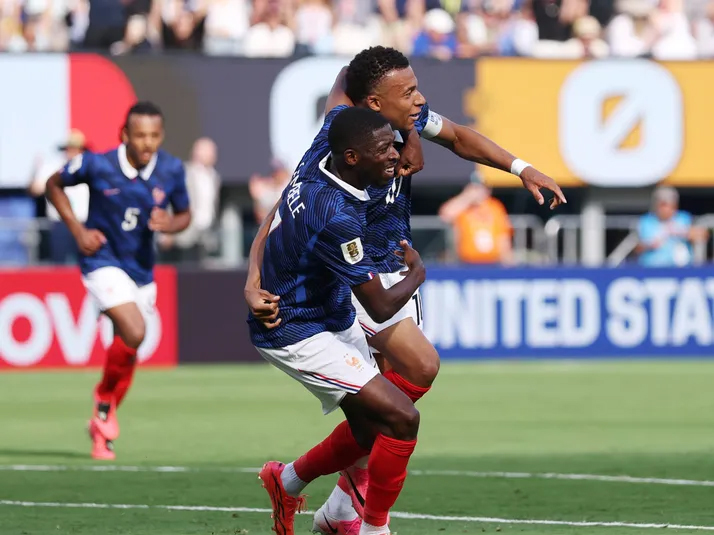 Mbapeé pelea mano a mano con Messi y Haaland por la Bota de Oro