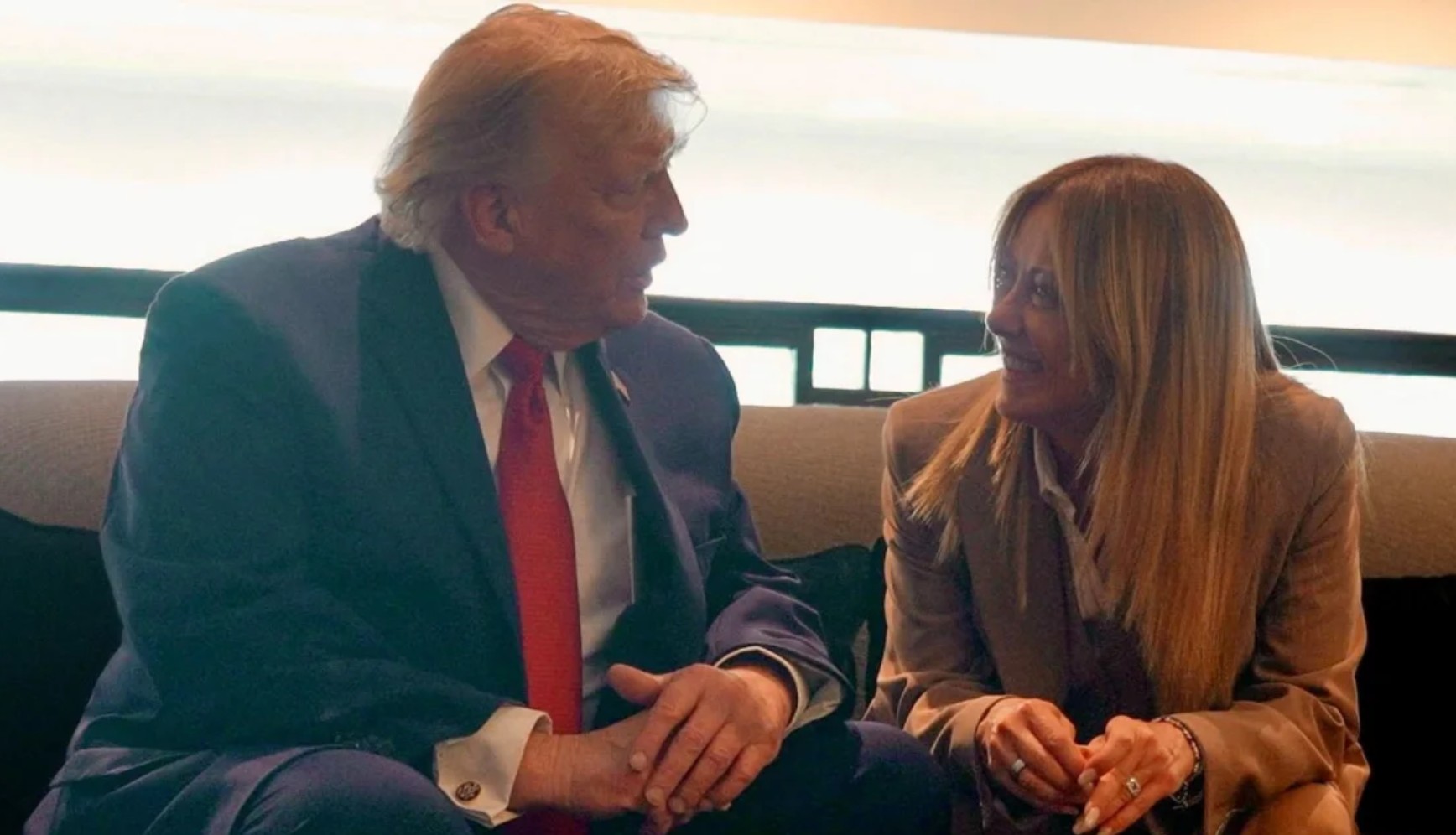Trump insiste en que Meloni le pidió una foto en el G7