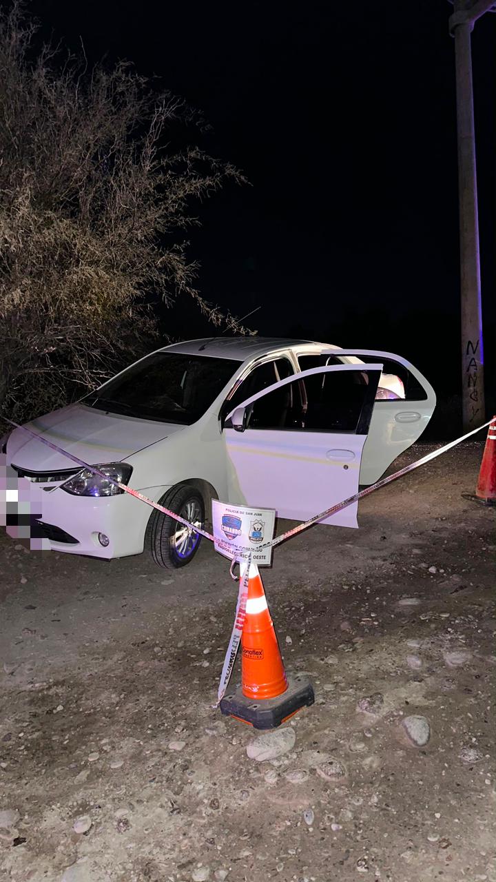 Rivadavia: delincuente abandonó auto que robó