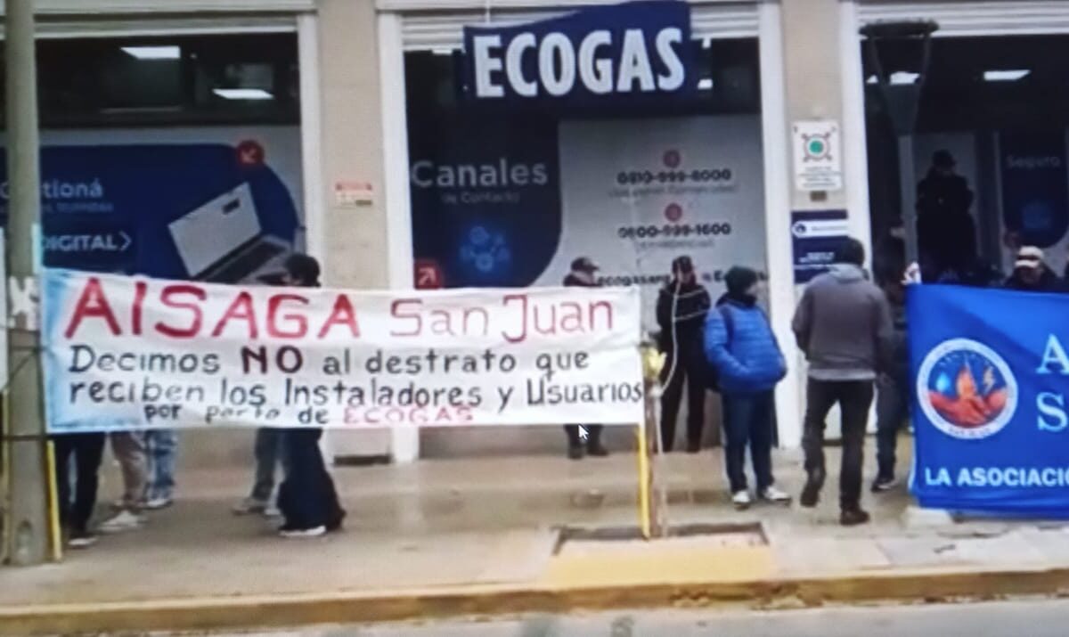 Gasistas denuncian a Ecogas por “competencia desleal” con operarios mendocinos