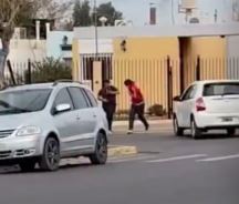 Alumnos se agarraron a las trompadas e interrrumpieron el tránsito