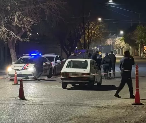 Investigan muerte de policía, estaba con su pareja en el interior de un auto