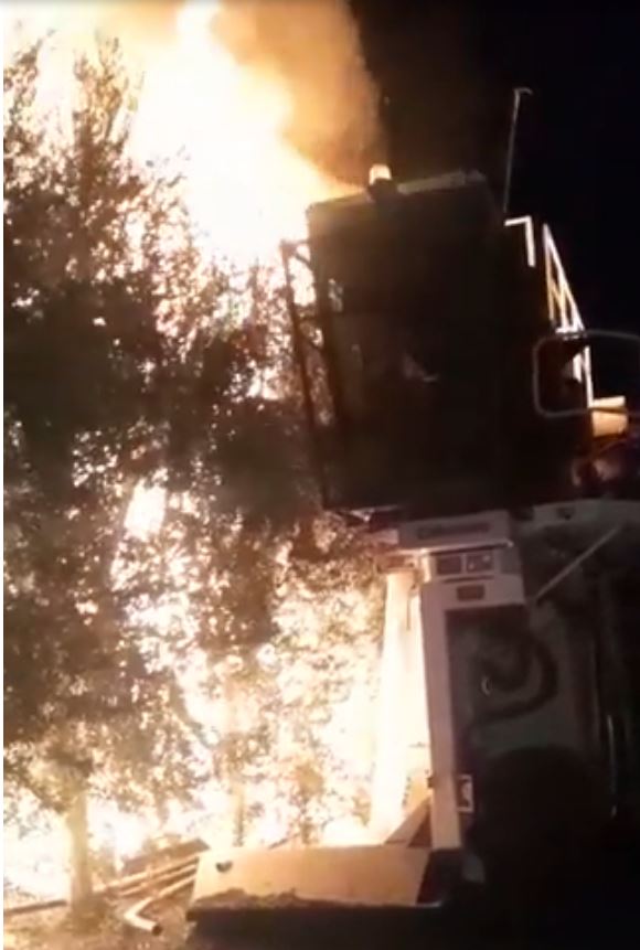 El fuego destruyó máquina cosechadora de aceitunas
