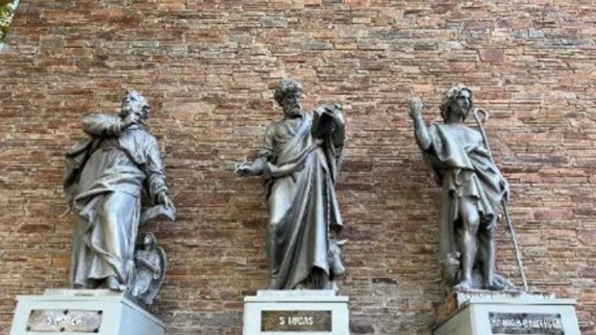 Completan la restauración de las esculturas de la Catedral