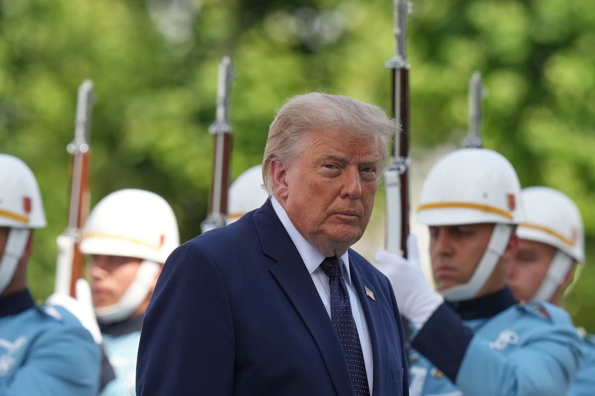 Trump confirmó que EE.UU atacó posiciones de Irán tras la muerte de tres militares