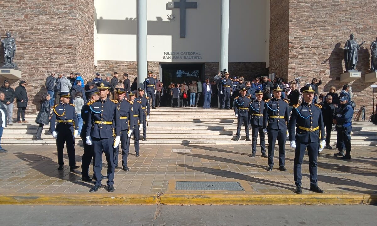Ya están en Catedral los restos de los funcionarios fallecidos en Valle Fértil para su último adiós